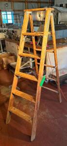 DESCRIPTION: 6' WOODEN STEP LADDER QTY: 1