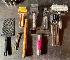 DESCRIPTION: ASSORTED BAKING UTENSILS AS SHOWN QTY: 1