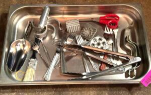 DESCRIPTION: ASSORTED KITCHEN UTENSILS AS SHOWN QTY: 1