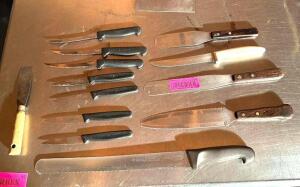 DESCRIPTION: ASSORTED KNIVES AND SPREADERS AS SHOWN QTY: 1