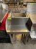 DESCRIPTION 18" X 21" UNDER BAR STAINLESS HAND SINK W/ SPEED RAIL FRONT. BRAND/MODEL BKUBS1410BS LOCATION BAY 6 QUANTITY 1 - 3