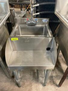 DESCRIPTION 18" X 21" UNDER BAR STAINLESS HAND SINK W/ SPEED RAIL FRONT. BRAND/MODEL BKUBS1410BS LOCATION BAY 6 QUANTITY 1