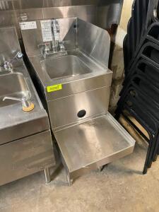 DESCRIPTION UNDER BAR STAINLESS HAND SINK W/ BLENDER SHELF. BRAND/MODEL GLASS TENDER LOCATION BAY 6 QUANTITY 1