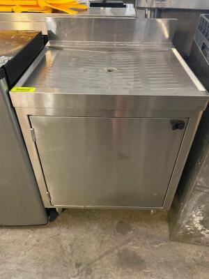 DESCRIPTION 23" UNDER BAR STAINLESS DRY RACK CABINET. LOCATION BAY 6 QUANTITY 1