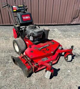 DESCRIPTION: TORO TURBO FORCE 40 WALK BEHIND HYDROSTATIC LAWN MOWER BRAND / MODEL: TORO 30936 ADDITIONAL INFORMATION SN# 260000922. IN WORKING ORDER L