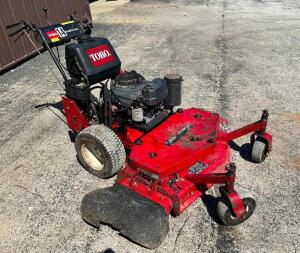 DESCRIPTION: TORO TURBO FORCE 40 WALK BEHIND HYDROSTATIC LAWN MOWER BRAND / MODEL: TORO 30936 ADDITIONAL INFORMATION SN# 260000367. IN WORKING ORDER L