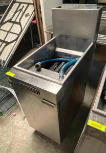 DESCRIPTION VULCAN 40 LB.GAS DEEP FRYER BRAND/MODEL VULCAN LG400 ADDITIONAL INFORMATION 120,000 BTU LOCATION BAY 6 QUANTITY 1