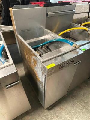 DESCRIPTION VULCAN 40 LB.GAS DEEP FRYER BRAND/MODEL VULCAN LG400 ADDITIONAL INFORMATION 120,000 BTU LOCATION BAY 6 QUANTITY 1