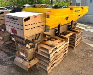 DESCRIPTION: MAGNUM POLYHAWK 8FT PV ELECTRIC BODY MOUNT SALT SPREADER WITH WIRING AND CONTROLLER BRAND/MODEL: MAGNUM POLYHAWK LOCATION LOT SIZE: 8FT