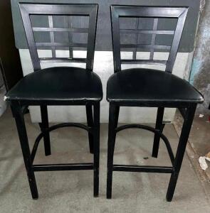 DESCRIPTION (4) LATTICE BACK METAL BAR STOOLS W/ BLACK VINYL SEAT CUSHIONS. 30" TALL THIS LOT IS SOLD BY THE PIECE. LOCATION BAY 7 QUANTITY 4