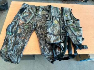 DESCRIPTION: CAMO HUNTING VEST SIZE XL AND PANTS XL LOCATION: BUILDING 4 THIS LOT IS: ONE MONEY QTY: 1