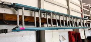 DESCRIPTION: 20' FIBERGLASS EXTENSION LADDER - BLUE SIZE 20' LOCATION: BUILDING 3 QTY: 1