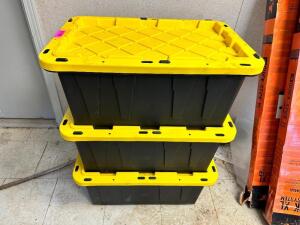 DESCRIPTION: (3) 17 GALLON PLASTIC TOTES W/ LIDS BRAND / MODEL: HDX SIZE 17 GALLON LOCATION: BUILDING 5 THIS LOT IS: SOLD BY THE PIECE QTY: 3