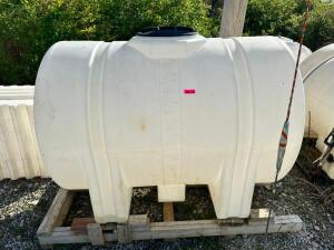 DESCRIPTION: ACE ROTO MOLD 535 GALLON PLASTIC TANK BRAND / MODEL: ACE ROTO ADDITIONAL INFORMATION RETAILS FOR $1100 LOCATION: BUILDING 5 / OUTSIDE QTY