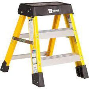 DESCRIPTION: (1) HEAVY DUTY INDUSTRIAL STEP LADDER BRAND/MODEL: BAUER INFORMATION: YELLOW RETAIL$: $148.49 EA SIZE: 2 FT QTY: 1