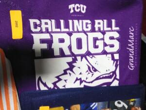 DESCRIPTION: (4) SPORTS TOWEL BRAND/MODEL: CALLING ALL FROGS TCU FOOTBALL RETAIL$: $11.85 EA QTY: 4