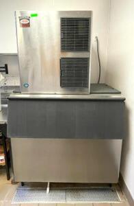 30" AIR COOLED 950LB CRESCENT CUBE ICE MACHINE W/ 800 LB. CAPACITY 48" WIDE ICE STORAGE BIN