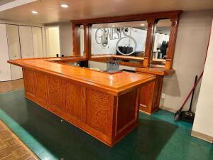 DESCRIPTION: 140" X 84" HARDWOOD " L " SHAPED BAR SIZE 140" X 84" LOCATION: BAR 1 QTY: 1