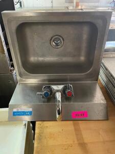 WALL MOUNTED STAINLESS HAND SINK