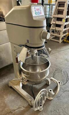 DESCRIPTION: GLOBE 30 QT MIXER W/ BOWL, GUARD, AND (3) ATTACHMENTS BRAND / MODEL: GLOBE SP30 ADDITIONAL INFORMATION SN# 7316324, 1 PHASE, 115 VOLT. CO