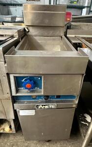 DESCRIPTION: ANETS GPC14 PASTA COOKER BRAND / MODEL: ANETS GPC14 ADDITIONAL INFORMATION NATURAL GAS, RETAILS FOR $8800 NEW LOCATION: BAY 6 QTY: 1