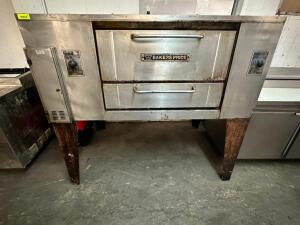 DESCRIPTION: BAKERS PRIDE 48" X 36" SINGLE DECK BAKE OVEN. BRAND / MODEL: BAKERS PRIDE D125 ADDITIONAL INFORMATION SN# 80709, NATURAL GAS. ONE STONE I