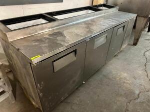 DESCRIPTION: TRUE 93" PIZZA PREP TOP COOLER. BRAND / MODEL: TRUE TPP-93 ADDITIONAL INFORMATION SN# 1-3456344, 115 VOLT, 1 PHASE. POWERED ON WORKING. M