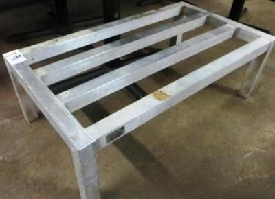 DESCRIPTION: 42" X 24" ALUMINUM DUNNAGE RACK SIZE 42" X 24" LOCATION: BAY 6 QTY: 1