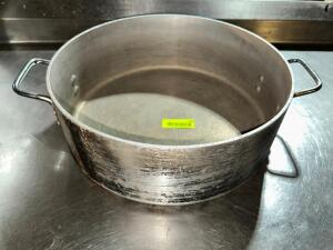 DESCRIPTION: 16" ALUMINUM STOCK POT / ROASTING POT/ LOCATION: BAY 7 QTY: 1