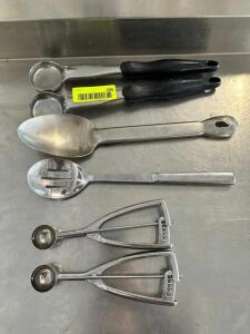DESCRIPTION: (6) ASSORTED UTENSILS. LOCATION: BAY 6 THIS LOT IS: SOLD BY THE PIECE QTY: 6