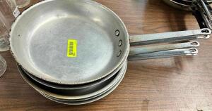 DESCRIPTION: (4) 10" SKILLETS LOCATION: BAY 6 THIS LOT IS: SOLD BY THE PIECE QTY: 4