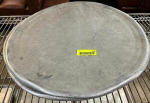 DESCRIPTION: (6) 16" PIZZA PANS SIZE 16" LOCATION: BAY 6 THIS LOT IS: SOLD BY THE PIECE QTY: 6