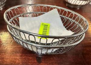 DESCRIPTION: (12) 7" WIRE BREAD BASKETS LOCATION: BAY 6 THIS LOT IS: SOLD BY THE PIECE QTY: 12