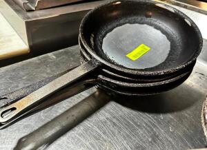 DESCRIPTION: (4) 10" SKILLETS LOCATION: BAY 6 THIS LOT IS: SOLD BY THE PIECE QTY: 4