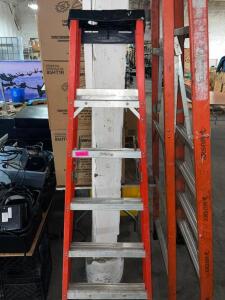 8' ORANGE FIBERGLASS LADDER