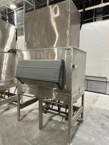 HOSHIZAKI 2600 LB. REMOTE COOLED ICE HEAD W/ FOLLET ICE BIN.