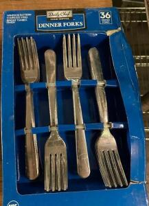 (108) DAILY CHEF DINNER FORKS - NEW