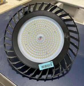 LED LIGHT FIXTURE