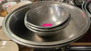 (5) ASSORTED STAINLESS MIXING BOWLS.