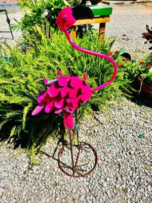 DESCRIPTION: METAL FLAMINGO GARDEN STATUE SIZE: 4' QTY: 1