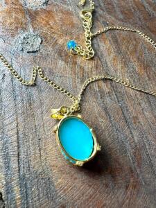 DESCRIPTION: DRUZY BLUE STONE NECKLACE QTY: 1