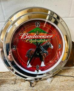 DESCRIPTION: VINTAGE BUDWEISER CLOCK (CLYDESDALES) INFORMATION: CLOCK WORKS LIGHT DOES NOT SIZE: 14-1/2" QTY: 1