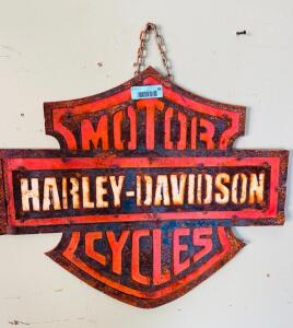 DESCRIPTION: METAL HARLEY DAVIDSON SIGN SIZE: 25"X21" QTY: 1