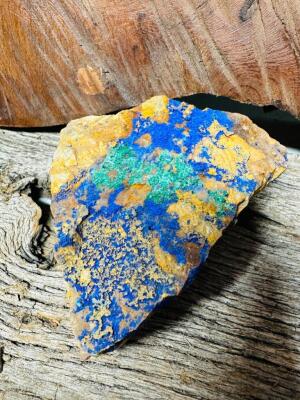 DESCRIPTION: AZURITE SPECIMEN SIZE: 4"X4" QTY: 1