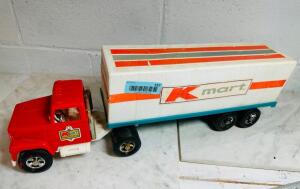 DESCRIPTION: VINTAGE TRUCK AND TRAILER TOY SIZE: 22"X8" QTY: 1