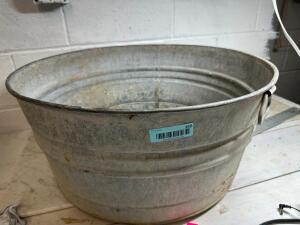 DESCRIPTION: LARGE GALVENIZED WASH TUB SIZE: 24"X11-1/2" QTY: 1