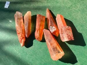 DESCRIPTION: ASSORTMENT OF ROSE QUARTZ GEMSTONES AS SHOWN SIZE: 3"-4" QTY: 1