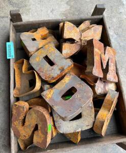 DESCRIPTION: APPROX. 30 ASSORTED METAL LETTERS SIZE: 5" QTY: 1