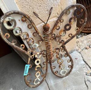 DESCRIPTION: METAL GARDEN BUTTERFLY DECOR QTY: 1