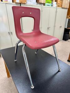 (16) MAROON PLASTIC SCHOOL STACK CHAIRS